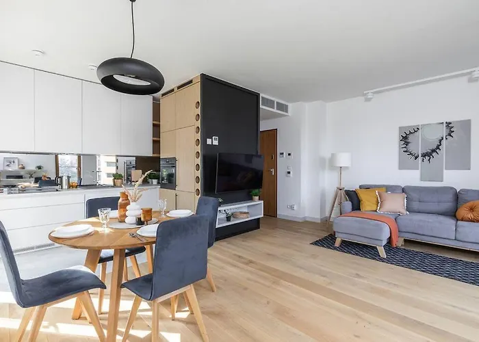 Superapart Okrzei 2, Urban Oasis With Views